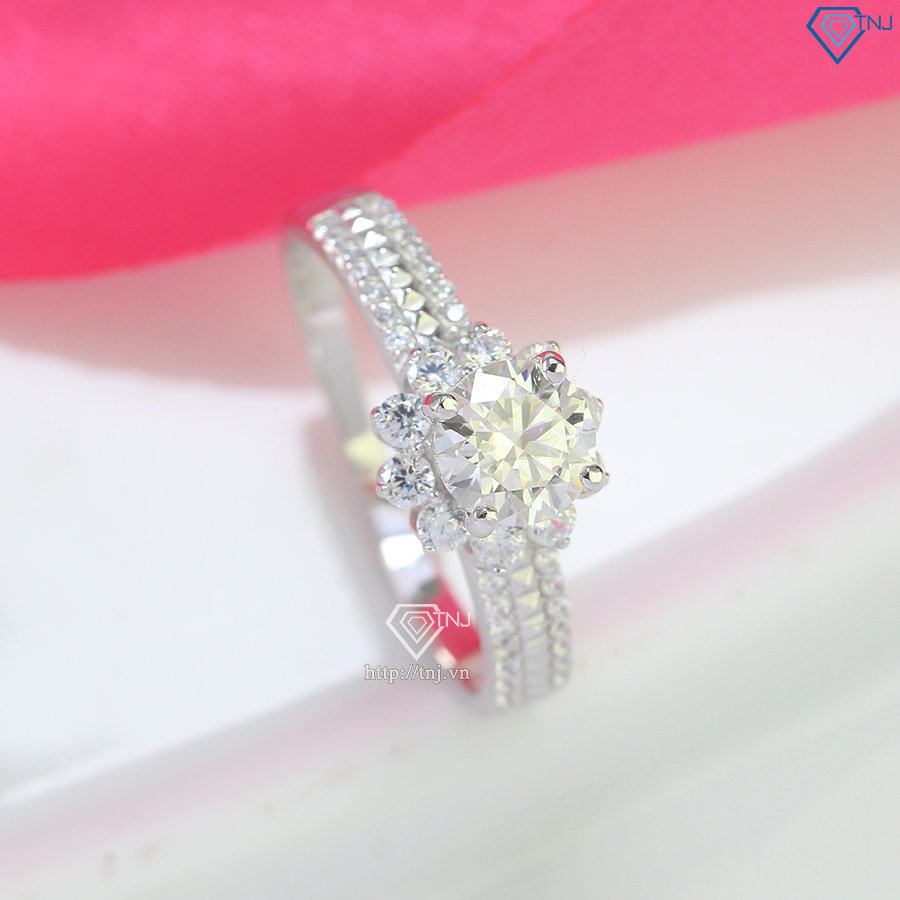 Nhẫn bạc nữ hình bông hoa đính kim cương Moissanite đẹp 6.0mm NNM0044
