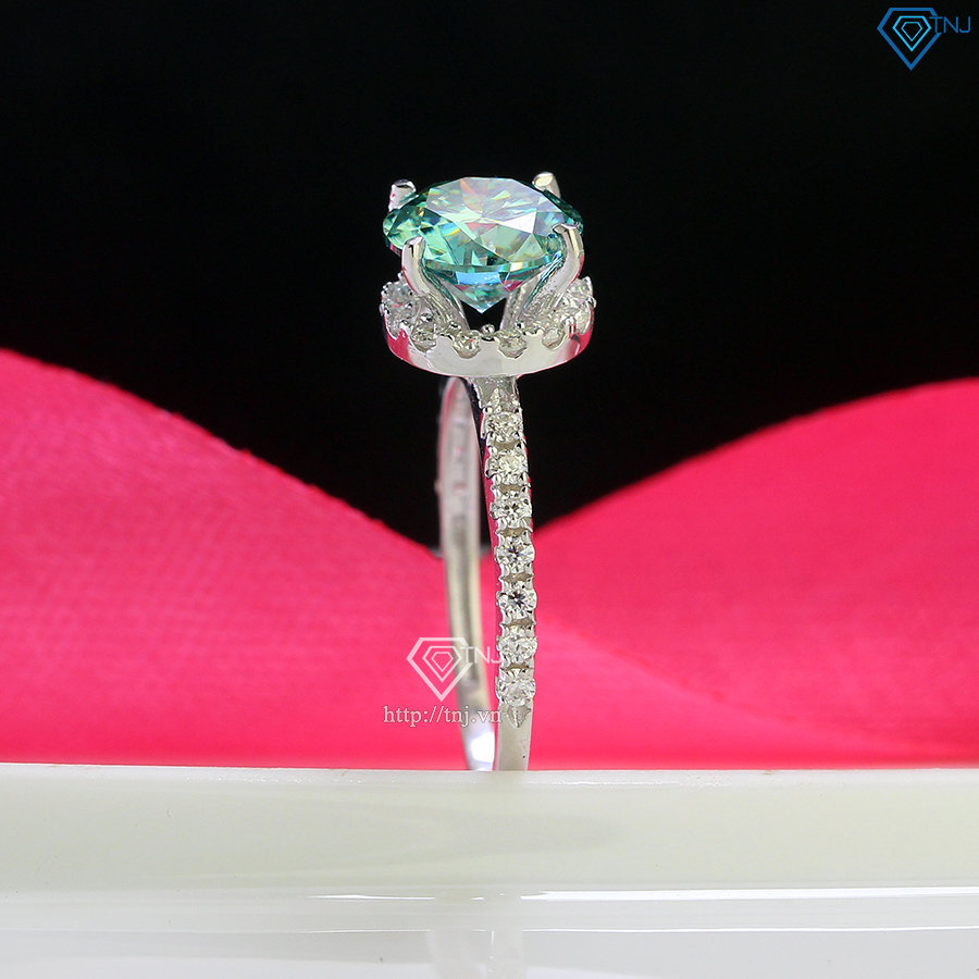 Nhẫn nữ đính full kim cương Moissanite đá chủ xanh 8.0mm NNM0048