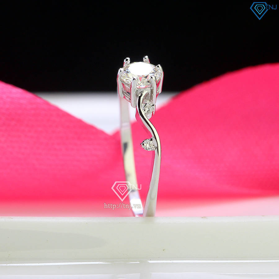 Nhẫn bạc nữ hình lượn sóng đính kim cương Moissanite 5.0mm - Kiểm định GRA NNM0056