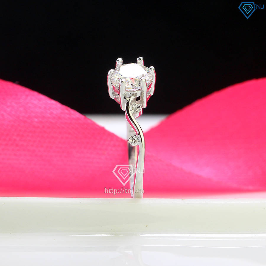 Nhẫn bạc nữ hình lượn sóng đính kim cương Moissanite 6.0mm - Kiểm định GRA NNM0056