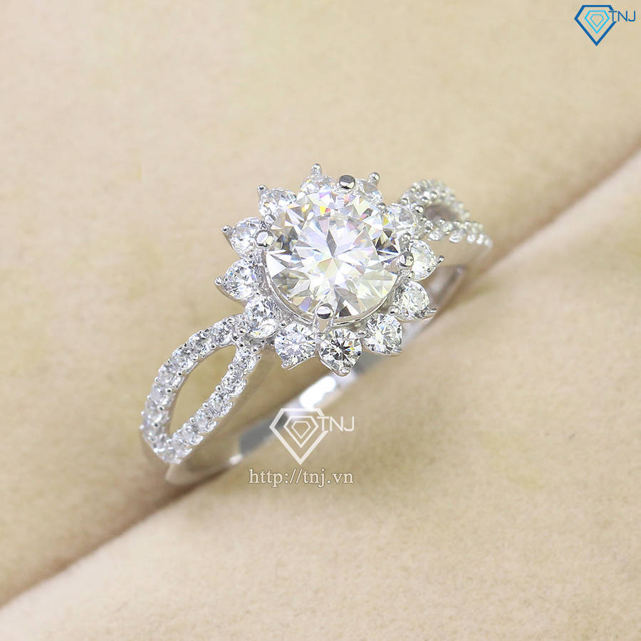 Nhẫn nữ hình bông hoa đính kim cương Moissanite 6.5mm - Kiểm định GRA NNM0076