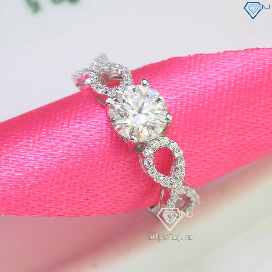 Nhẫn nữ hình vô cực bạc đính kim cương Moissanite 6.5mm - Kiểm định GRA NNM0080