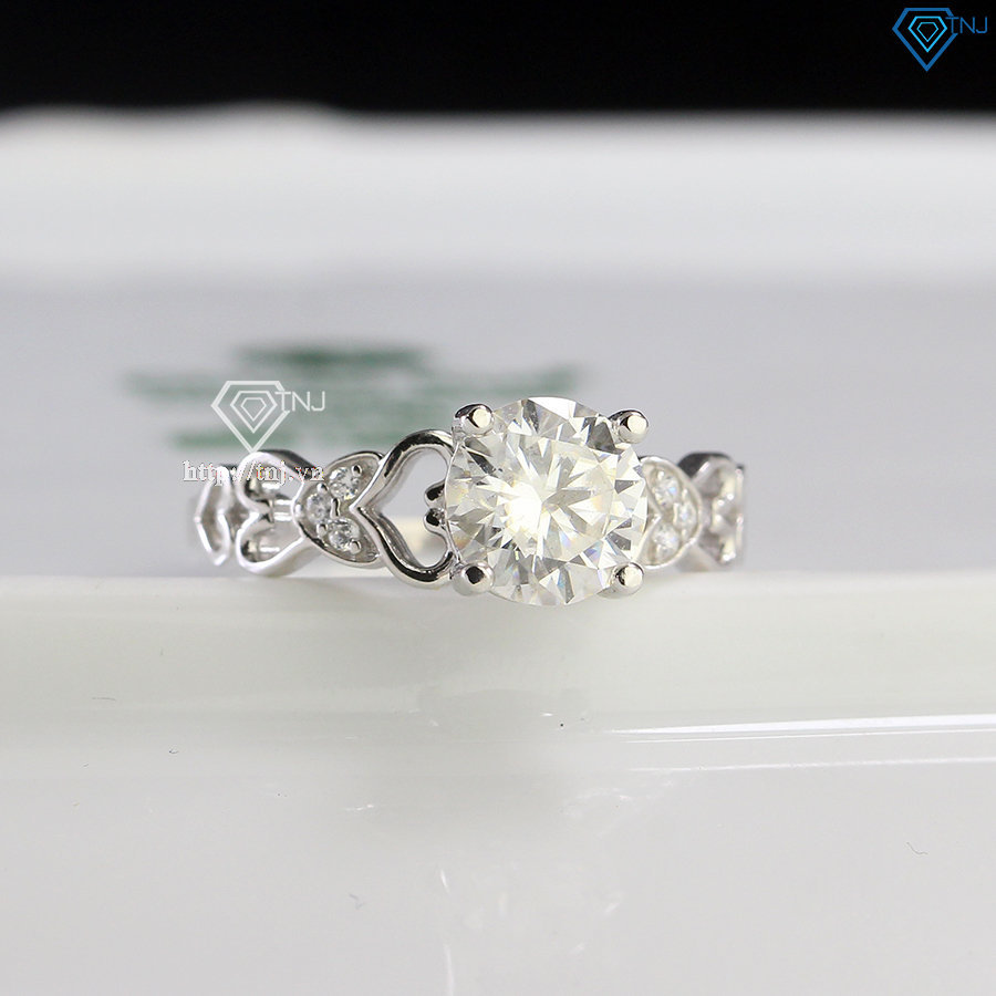 Nhẫn nữ trái tim đính cương Moissanite sang trọng 7.0mm NNM0085