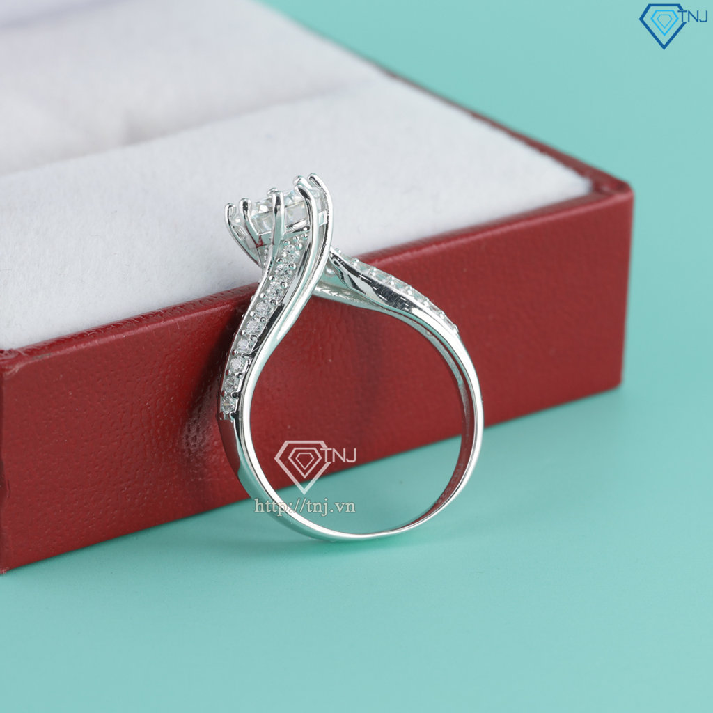 Nhẫn nữ xoắn sang trọng đính kim cương Moissanite 6.5mm NNM0093